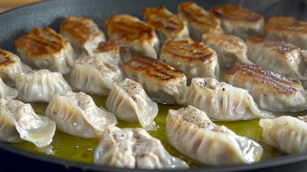 餃子のカリッとした焼き色を家庭で再現する5つのポイント